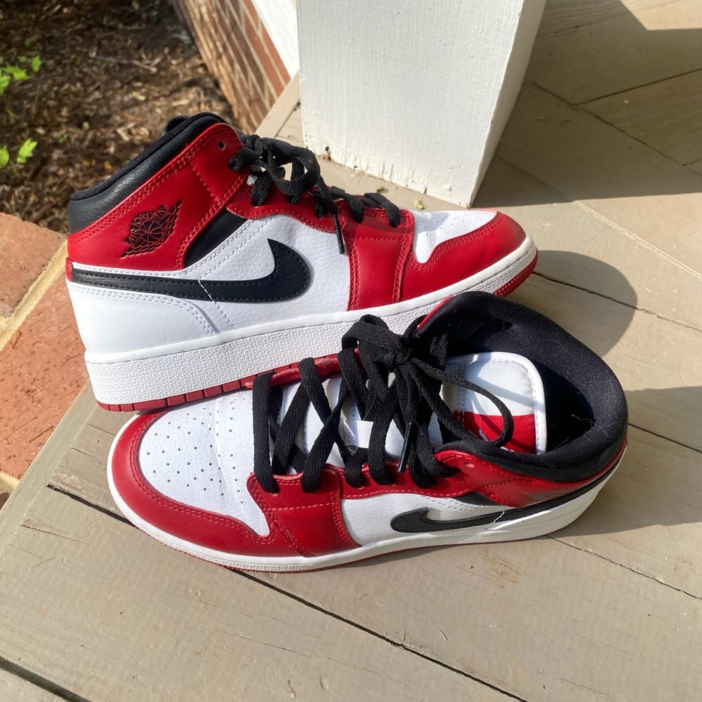 Jordan 1 mids